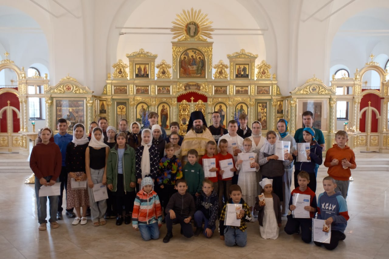 Более 60 детей получили подарки к школе от подворья в Сумароково