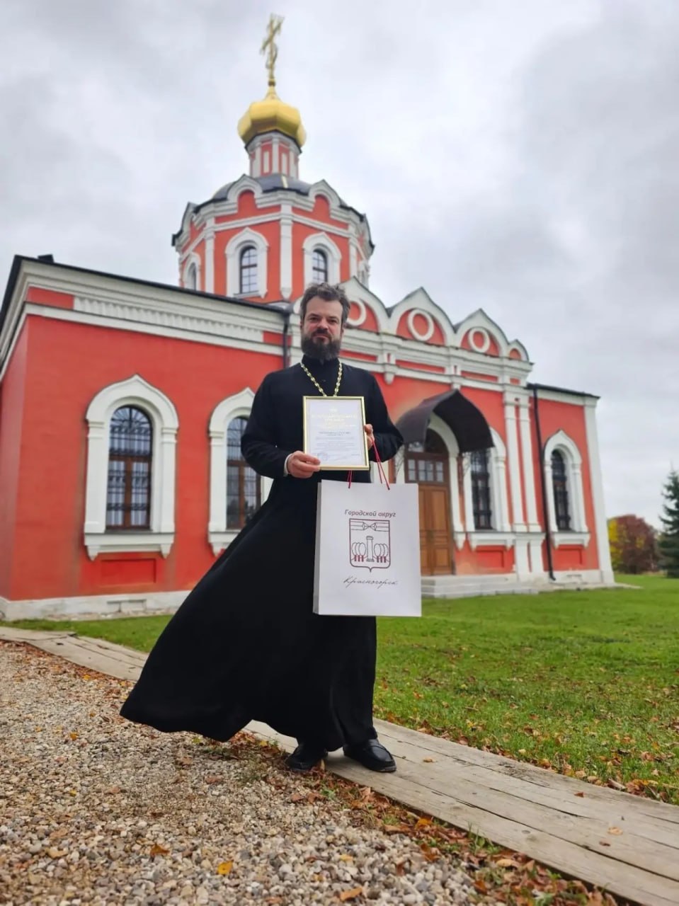 Настоятель подворья удостоен благодарственного письма от главы